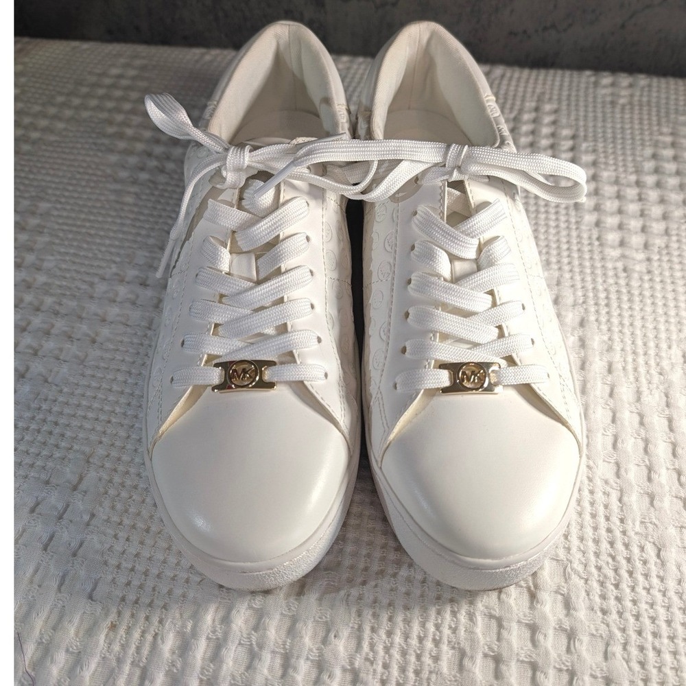 Michael Kors Poppy Womens 9 White Leather Sneakers Gold Logo Lace Up